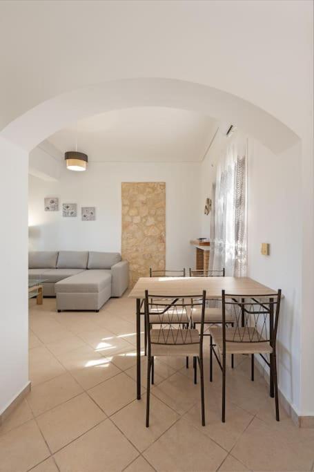 דירות סבורונטה Spiros House מראה חיצוני תמונה