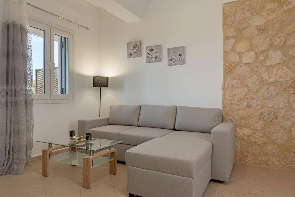 דירות סבורונטה Spiros House מראה חיצוני תמונה
