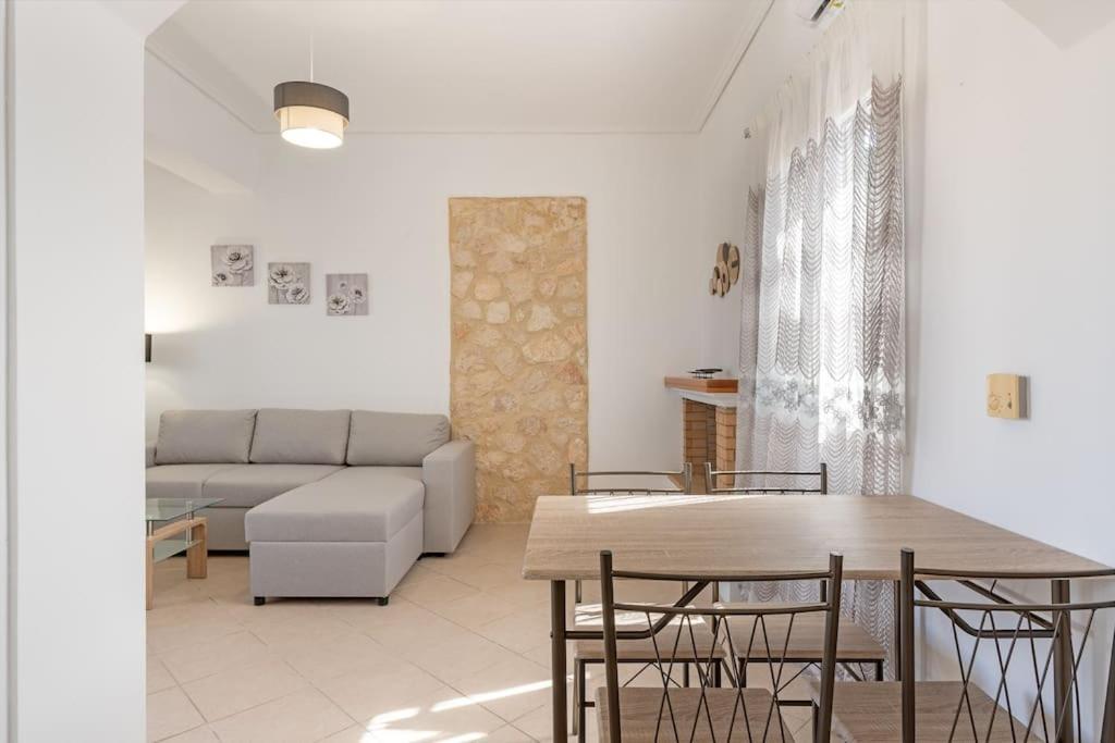 דירות סבורונטה Spiros House מראה חיצוני תמונה