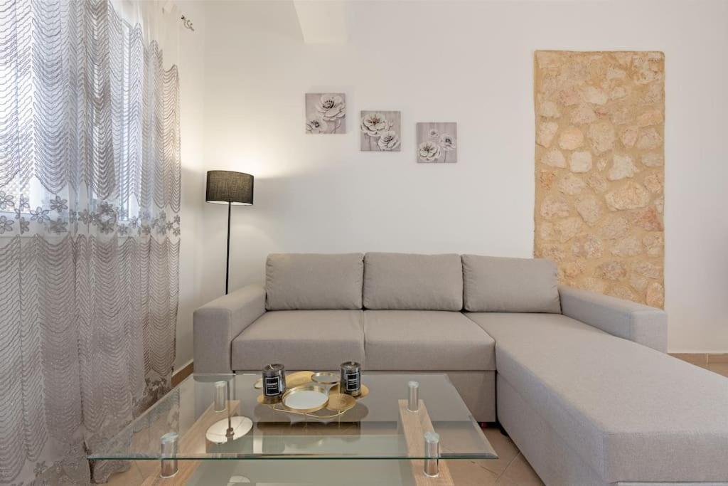 דירות סבורונטה Spiros House מראה חיצוני תמונה